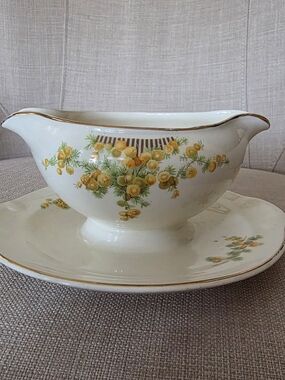 Vintage Talyor Smith Taylor Gravy Bowl With Attached Saucer